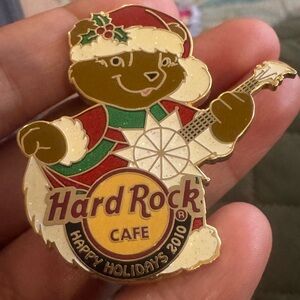 Hard Rock Cafe Festive Bear Happy Holidays 2010 Pin- Red, Green, Gold